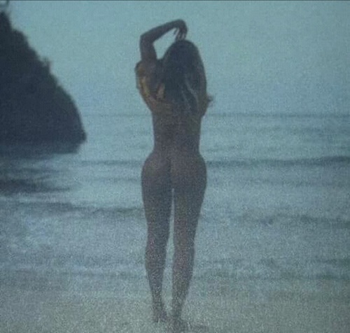 Beyonce And Jay-Z Attempt To Break The Internet With These Bedroom Photos [Photos]