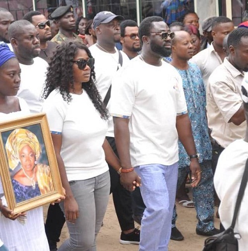 More Photos: Mercy Johnson In Tears As She Buries Her Mom