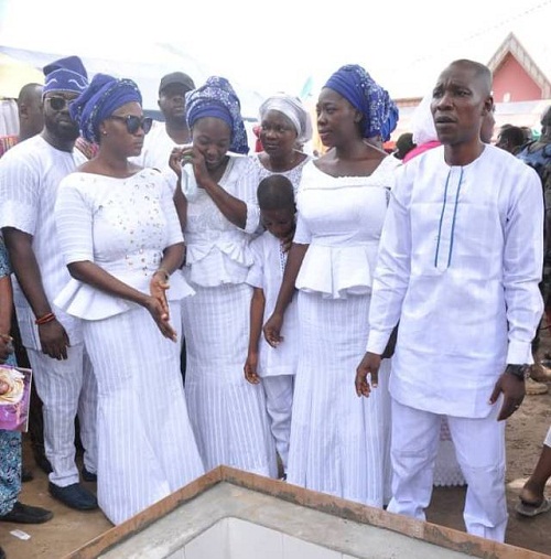 More Photos: Mercy Johnson In Tears As She Buries Her Mom