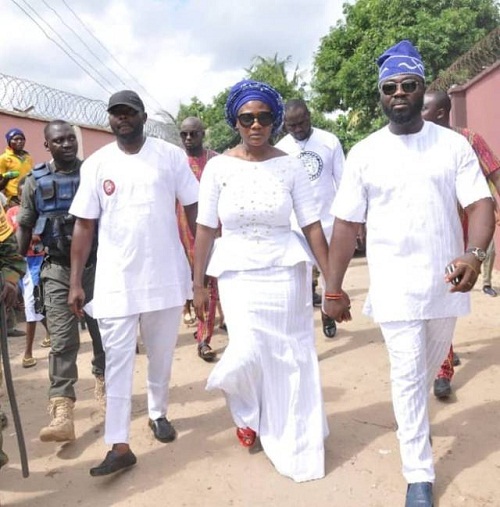 More Photos: Mercy Johnson In Tears As She Buries Her Mom