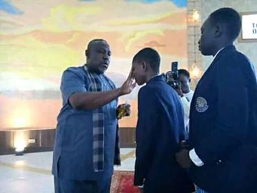 Governor Okorocha Anoints Worshipers during Church Service in Imo [Photos]