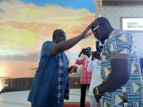 Governor Okorocha Anoints Worshipers during Church Service in Imo [Photos]