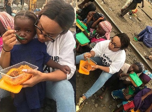 Adorable Photos of Tonto Dikeh Feeding Fulani Children on the Street 