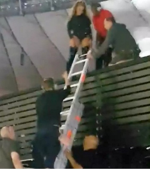 Beyonce Nearly LOST HER LIFE On Stage, See What Happened [Photos]