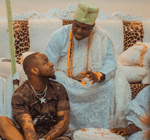 Son of the Soil Davido Visits Ooni of Ife Prostrates To Greet Him [Photos]