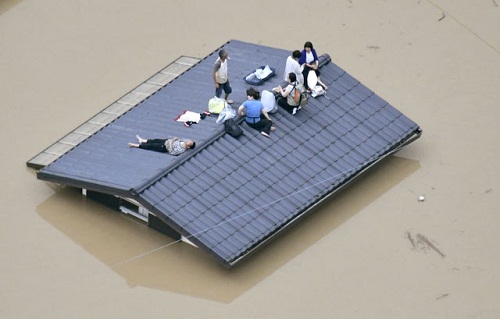 Heart melting Photos from The Devastated Flood That Happened in Japan [Photos]