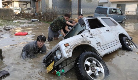 Heart melting Photos from The Devastated Flood That Happened in Japan [Photos]