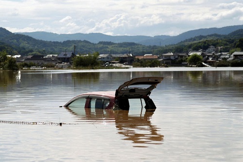 Heart melting Photos from The Devastated Flood That Happened in Japan [Photos]