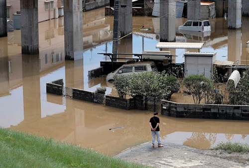 Heart melting Photos from The Devastated Flood That Happened in Japan [Photos]