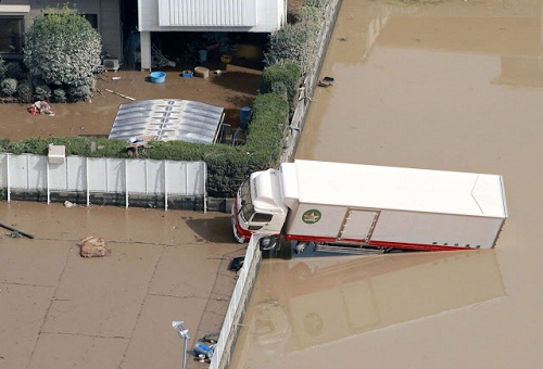 Heart melting Photos from The Devastated Flood That Happened in Japan [Photos]