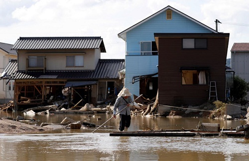 Heart melting Photos from The Devastated Flood That Happened in Japan [Photos]
