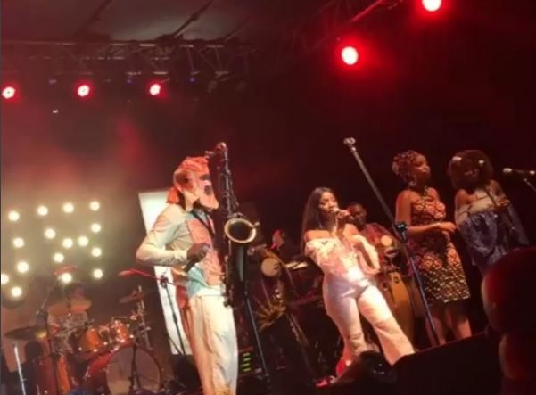 Singer Simi, Kneels On Stage To Greet Music Legend, Lagbaja [Photos]