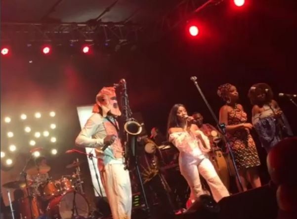 Singer Simi, Kneels On Stage To Greet Music Legend, Lagbaja [Photos]