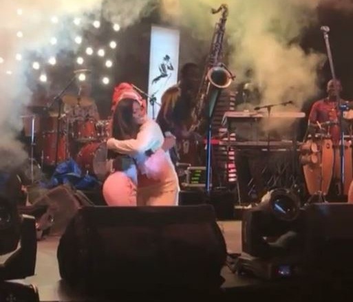 Singer Simi, Kneels On Stage To Greet Music Legend, Lagbaja [Photos]