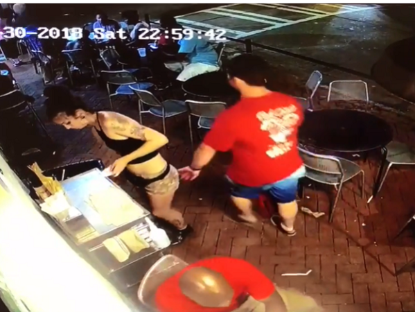 See What Happened After Man Grabbed Waitress Bu.M in A Restaurant [Photos]