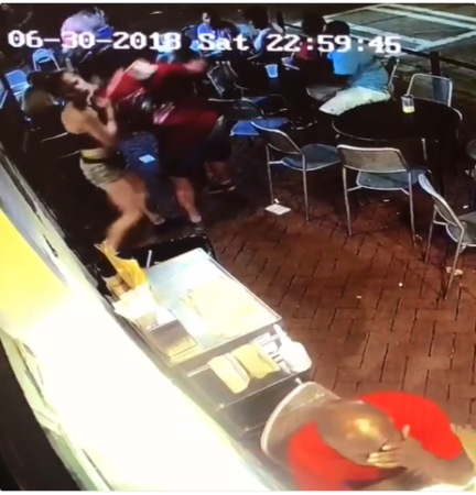 See What Happened After Man Grabbed Waitress Bu.M in A Restaurant [Photos]