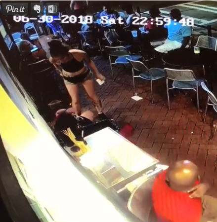 See What Happened After Man Grabbed Waitress Bu.M in A Restaurant [Photos]