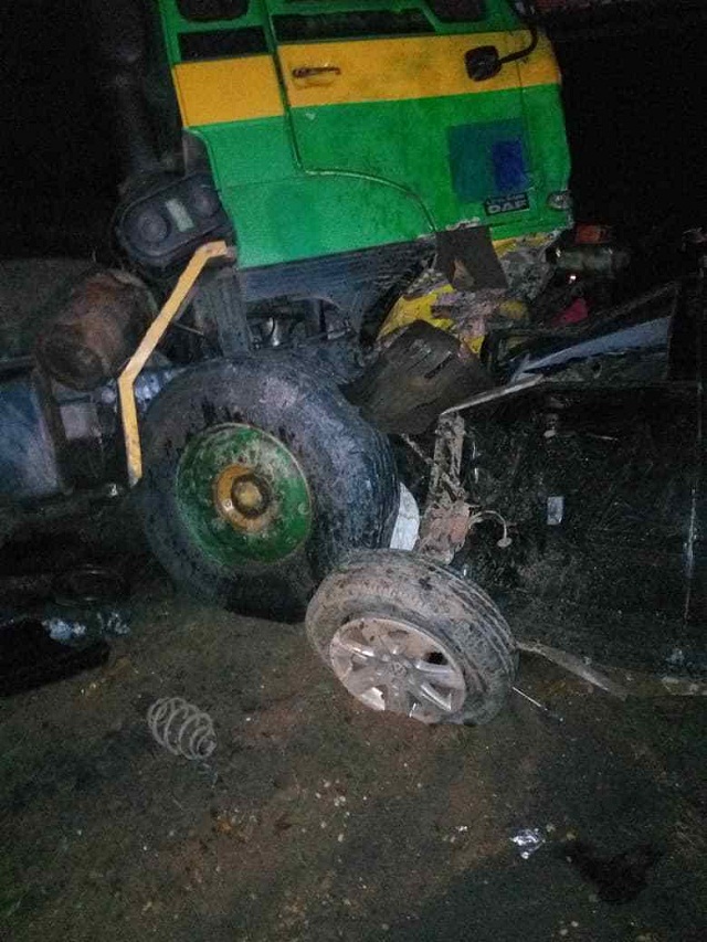 Many confirmed Dead as Truck Carrying Fertilizer Overturns in Abuja [See Photos]