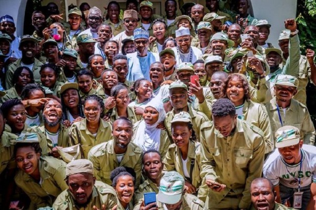More Photos of President Buhari as He Hosts NYSC members in Daura [photos]