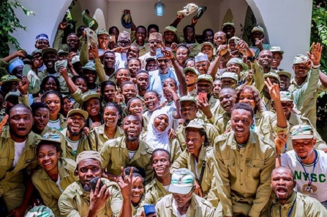 More Photos of President Buhari as He Hosts NYSC members in Daura [photos]