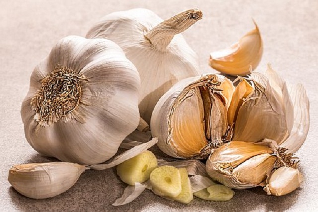 10 Unique Health Benefits of Garlic We Bet You Didn’t Know [Number 6 Will Make You Eat Garlic Daily]
