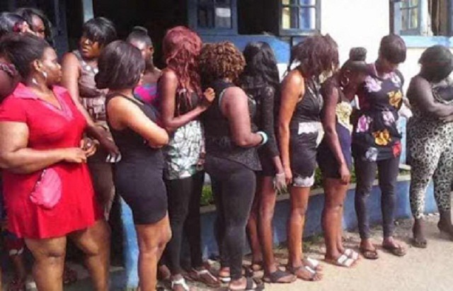 You Need To See What Policemen Did the Made Anambra Pr0stitutes Threaten To Starve Them of Cex