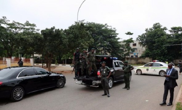 Weeks later, Presidency reveals the identity of vehicles that laid siege on Saraki’s Home [Photos]
