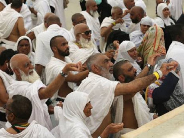 More Than Two Million People Stones the Devil in Saudi Arabia [Photos]