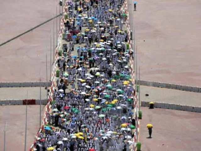 More Than Two Million People Stones the Devil in Saudi Arabia [Photos]