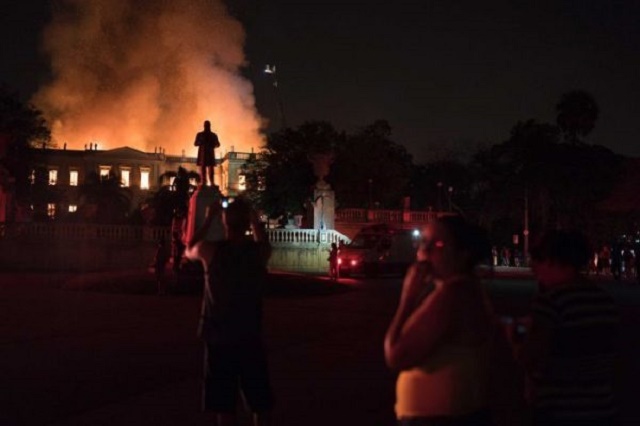 Fire Destroys Brazil’s National Museum [Photos]