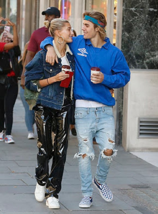 Hailey Baldwin & Justin Bieber Spotted Sharing a Passionate Kiss [Photos]
