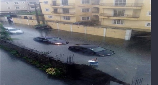 Ibeju Lekki Residents Cries Helplessly As They Lose Valuables to Flood