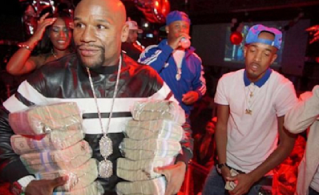 Floyd Mayweather Throws Away £40k At Strip Club