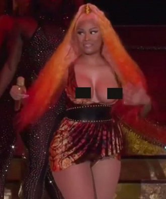 Made In America Festival: Nicki Minaj Suffers Major Wardrobe Malfunction [Photos/Video]