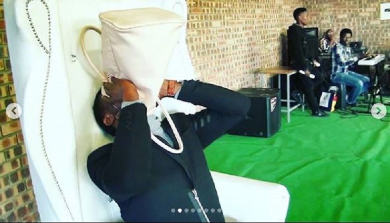 All the Way from Limpopo in S. Africa, Nigerian Pastor Vomits “Miracle Money” During Service [Photos]