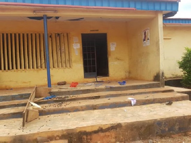 Serious Tension in Anambra! Policemen Flee As Angry Youths Attack Police Station