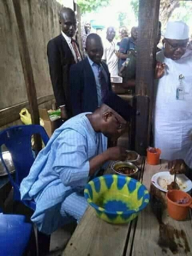 Abubakar Sani Bello, Governor of Niger State Spotted Having Lunch at Mama Put Joint in Minna Ahead Of 2019 Election [Photos]