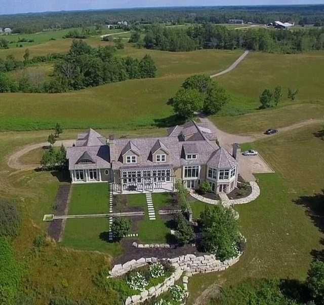 Justin Bieber and His Wife Are Living Full Time at His $5m Mansion In Canada [Photos]