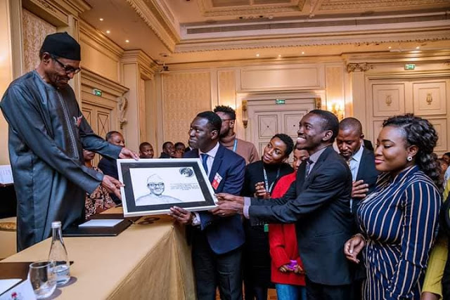 More Photos of President Buhari As He Meets With Nigerian Community in France