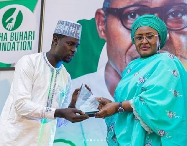 Aisha Buhari Hosts Artistes Rooting For President Buhari [Photos]
