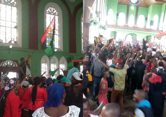 Angry IPOB members disrupt church service after priest asked them to pray for a peaceful 2019 election [photos]