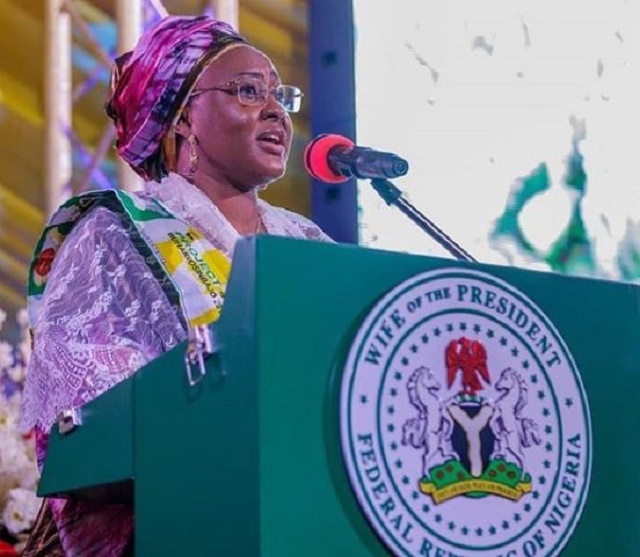 Snatch Ballot Box: Did Aisha Buhari Just Mocked President Buhari?