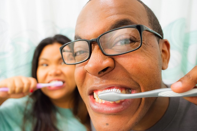 4 Ways to Naturally Whiten the Teeth Using Banana Peels