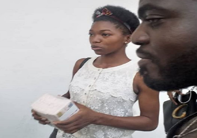 Singer Davido Gifts Female Fan N1m [Photo]