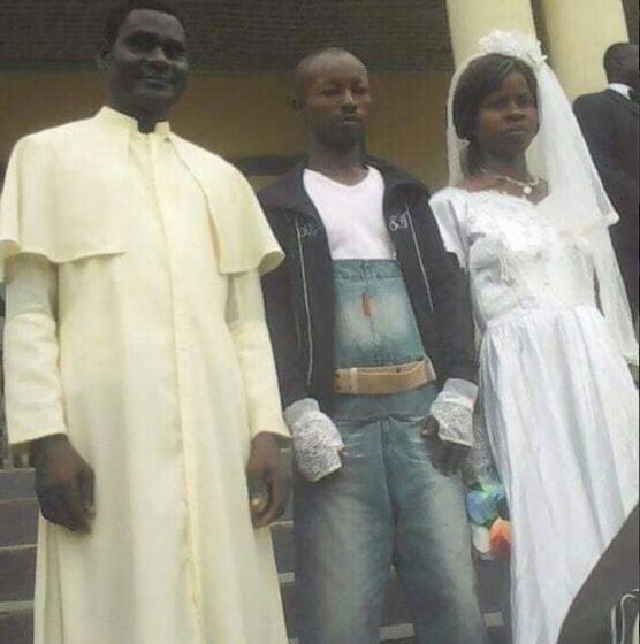 Unconcerned Man Wears Jeans to His Wedding [Photo]