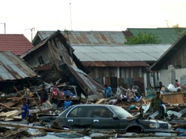 Death Toll from Indonesia Tsunami Rises To 280 and Still Counting