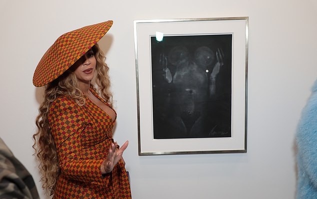 More Photos of Beyonce Rocking Stylish Ankara Suit As She Attends Exhibition Opening With Jay-Z [Photos]