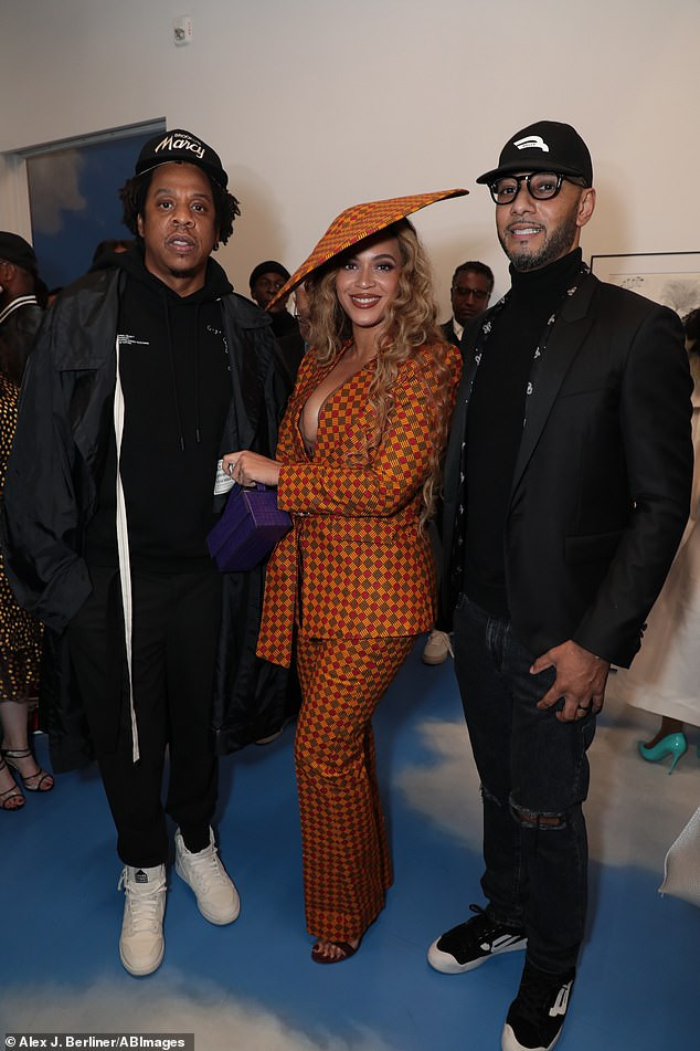 More Photos of Beyonce Rocking Stylish Ankara Suit As She Attends Exhibition Opening With Jay-Z [Photos]