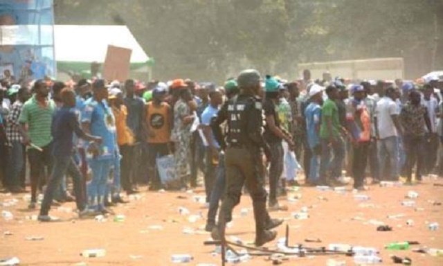 APC Begs In Tears, as lazy youths Stones Buhari, Oshiomhole, Osinbajo, In Ogun State Rally [photos/video]