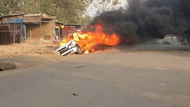 Peter Obi Escapes Death As APC and PDP Clash, Many Cars Burnt [Photos]